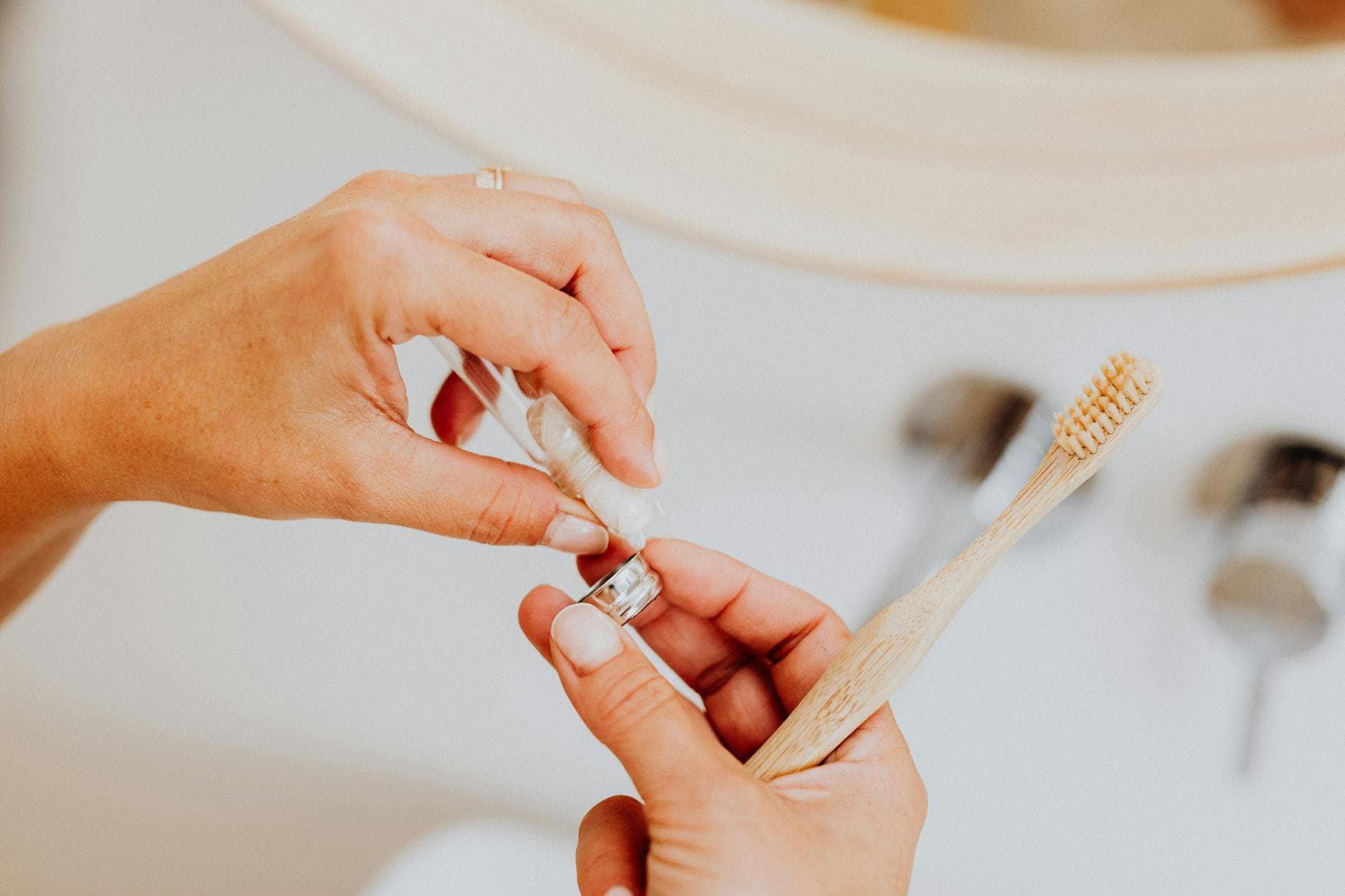 The Travel Toothbrush Problem: How to Pack Eco Without the Plastic Case